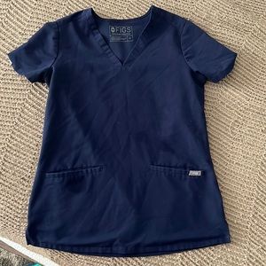 Figs scrub top